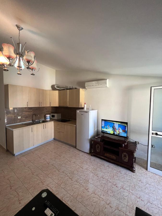 House For Rent Jurgen Villa Golem  Bagian luar foto
