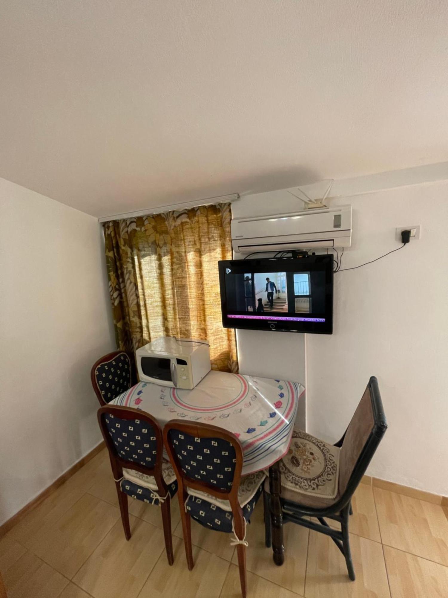 House For Rent Jurgen Villa Golem  Bagian luar foto