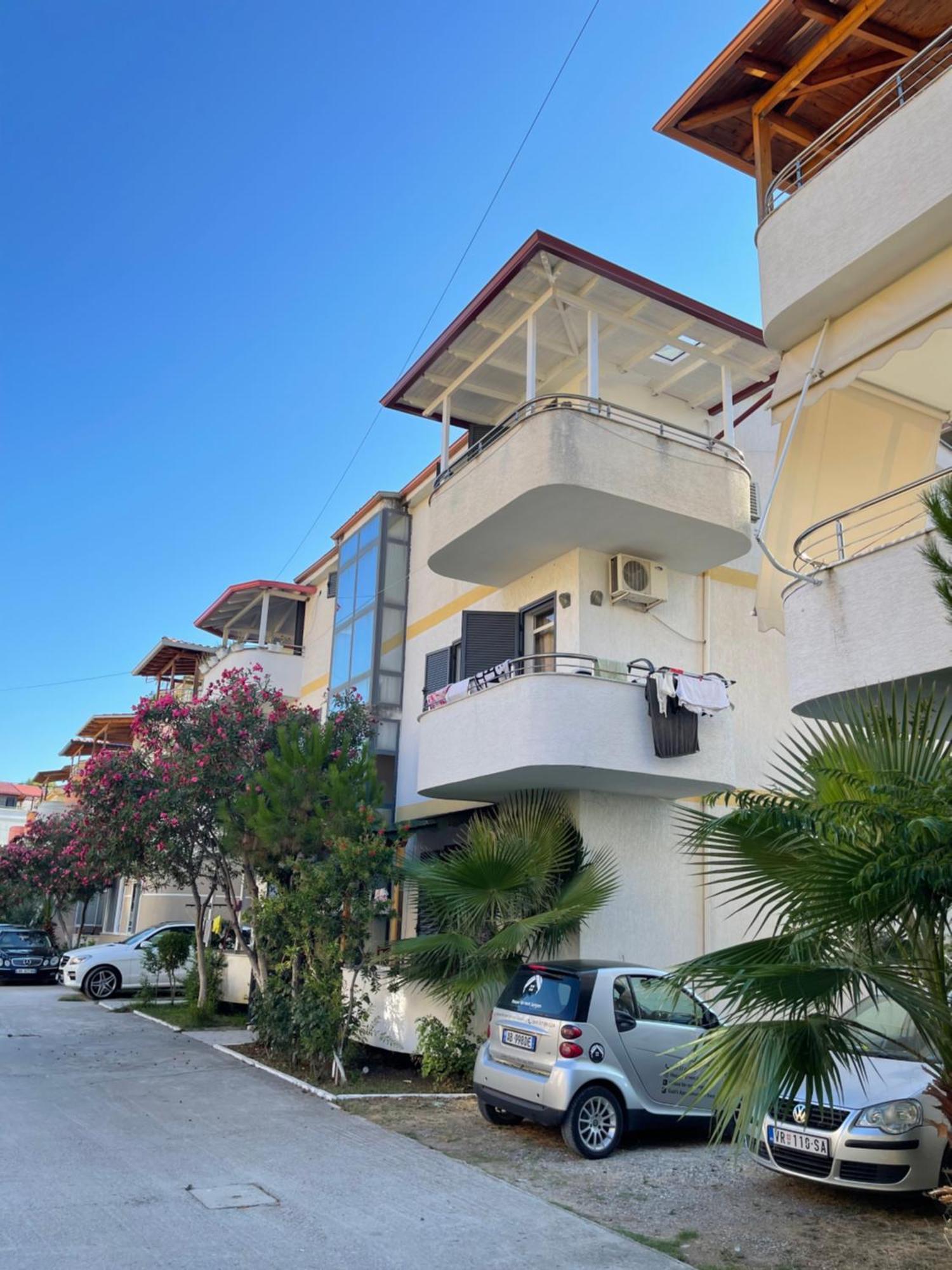 House For Rent Jurgen Villa Golem  Bagian luar foto