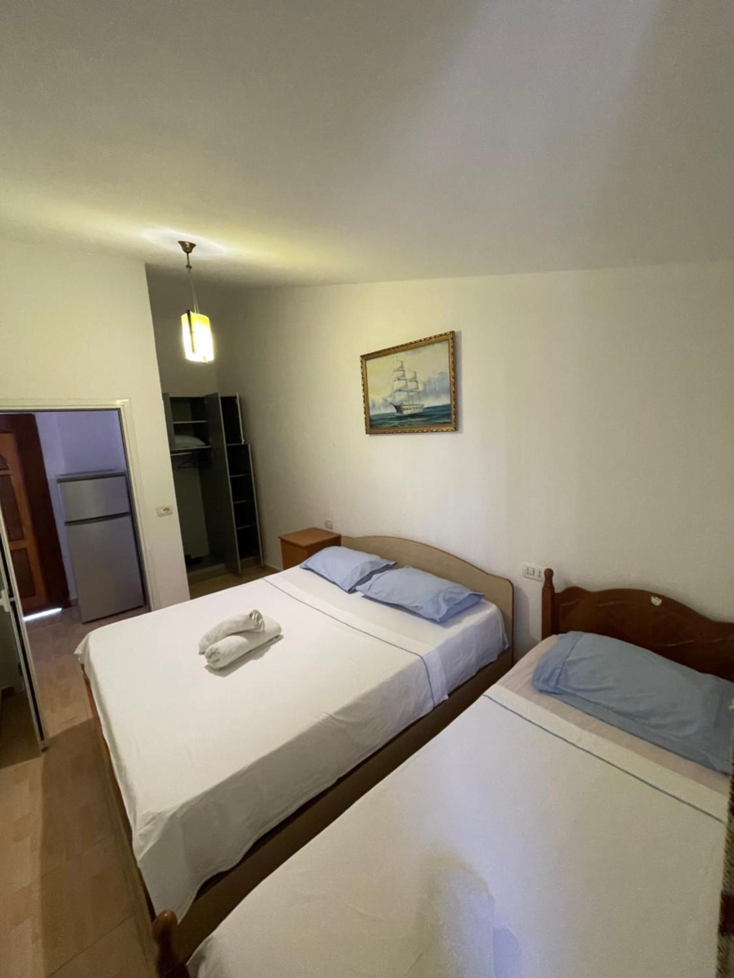 House For Rent Jurgen Villa Golem  Bagian luar foto